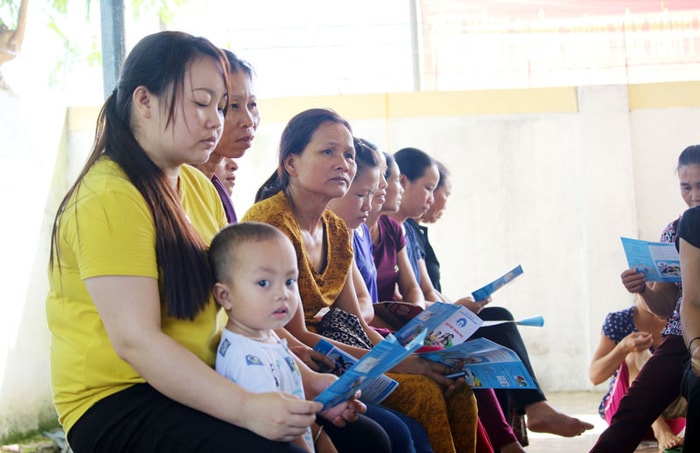 Đã có hàng trăm người ở các bản người Thái trên địa bàn xã Chi Khê (Con Cuông) tham gia hội nghị truyền thông về DSKHHGĐ. Ảnh: Hữu Vi