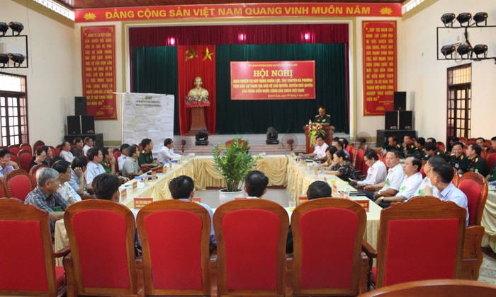 Quang cảnh cuộc họp tại UBND huyện Quỳnh Lưu. Ảnh: Thanh Nhàn