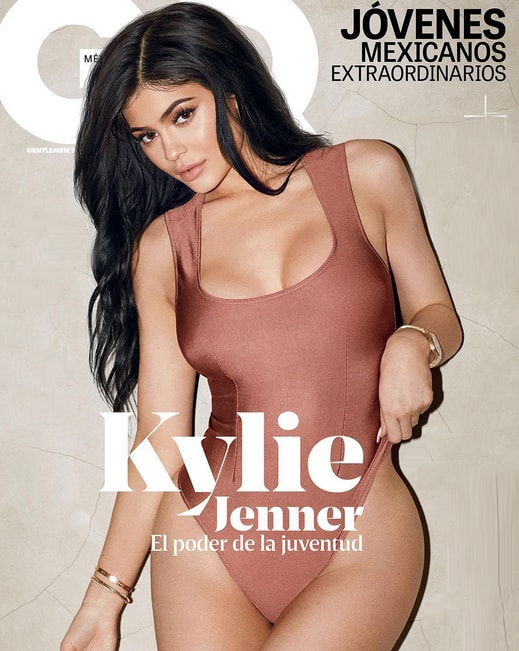kylie-jenner-tung-anh-nong-bong-chao-mung-tuoi-20-1