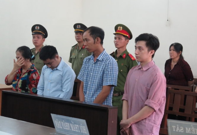 Điều tra lại vụ nhân viên thư viện làm bằng giả cho sinh viên 