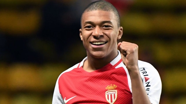 Kylian Mbappe muốn chơi bóng cùng siêu sao Neymar khi siêu sao người Brazil vừa chuyển đến PSG - Ảnh: Internet
