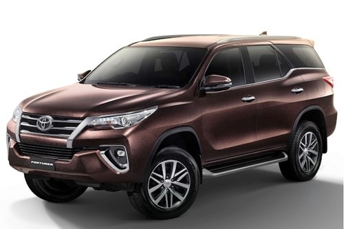 Mới chỉ ra mắt lần đầu từ 2 năm trước, Fortuner thế hệ mới vẫn là dòng xe khá mới mẻ. Mặc dù vậy, phiên bản cuả mẫu 