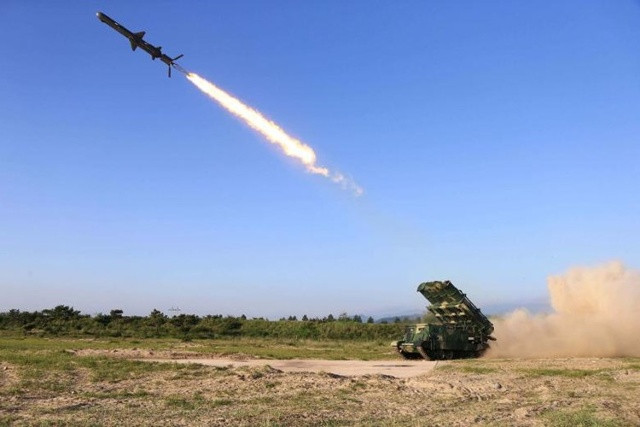 Triều Tiên phóng thử một tên lửa hành trình mới. Bức ảnh được công bố ngày 30/5/2017. Ảnh: Reuters.