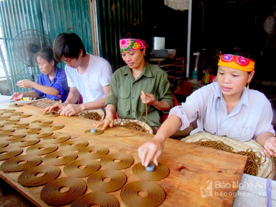 Sản phẩm hương vòng........ Ảnh: Quang An