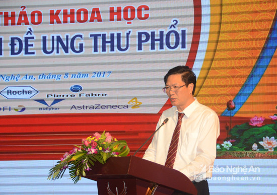 TS.BS Lê Quang Trung, Giám đốc Bệnh viện Ung bướu Nghệ An khai mạc hội nghị.