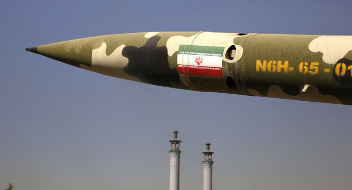Iran sẽ dùng chương trình tên lửa đáp trả lệnh trừng phạt mới của Mỹ.