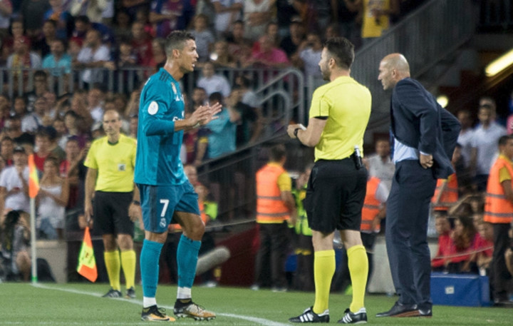 Đây được coi là hành vi xâm phạm thân thể trọng tài. Ban kỷ luật của bóng đá Tây Ban Nha đang tiến hành mổ băng xem xét trường hợp này. Nếu bị kết luận có hành vi xâm phạm trọng tài, Ronaldo sẽ bị treo giò tới 12 trận.