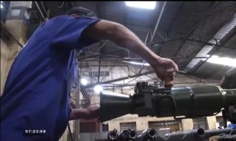 Việt Nam tự sản xuất vũ khí.