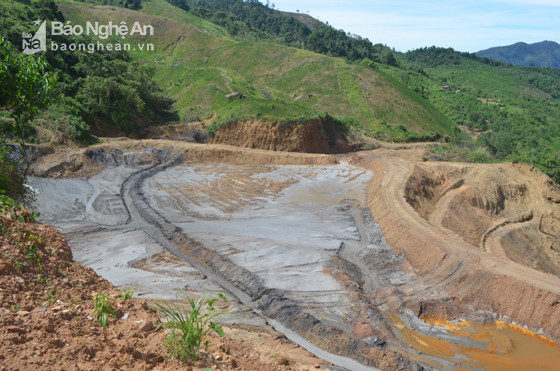 Đập chứa bùn thải của Công ty CP Kim loại màu trên núi Lan Toong bị vỡ ngày trong ngày 9/3/2017.