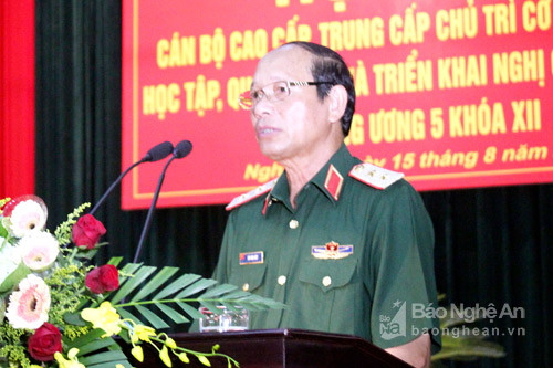 Trung tướng Võ Văn Việt - Bí Thư Đảng ủy, Chính ủy Quân khu 4 phát biểu khai mạc Hội nghị.