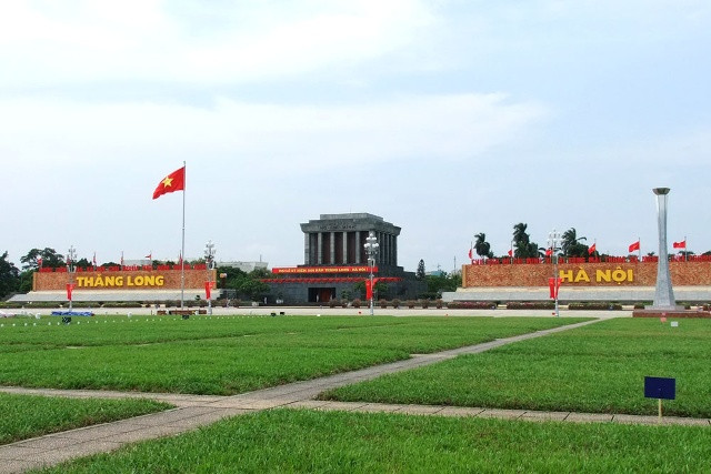 Quảng trường Ba Đình, Hà Nội là nơi Chủ tịch Hồ Chí Minh đã đọc bản Tuyên ngôn độc lập khai sinh ra nước Việt Nam Dân chủ Cộng hòa, ngày 2/9/1945, sau sự toàn thắng của cuộc Cách mạng Tháng Tám.