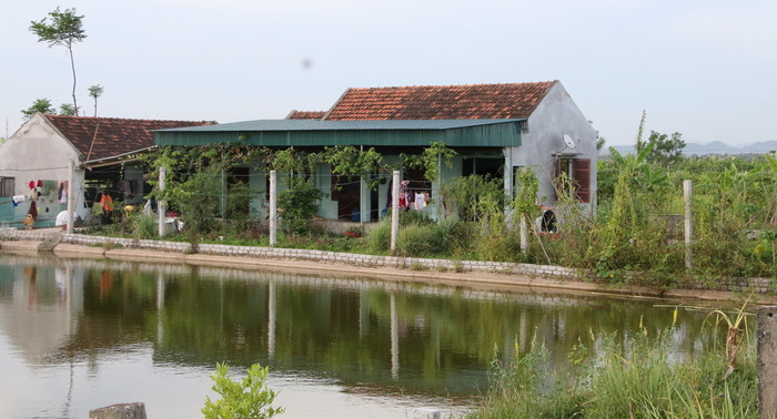 Ngôi nhà xây trái phép trên đất nông nghiệp tại xóm 9, xã Quỳnh Hồng (Quỳnh Lưu). Ảnh: Quỳnh Lan