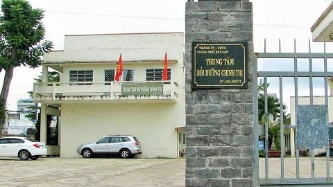 Bảo Lộc, trung tâm bồi dưỡng chính trị, ẩu đả, đánh nhau, công chức