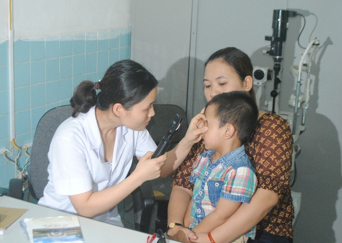 Khám bệnh BHYT tại Bệnh viện Sản - Nhi Nghệ An. Ảnh: Thành Chung