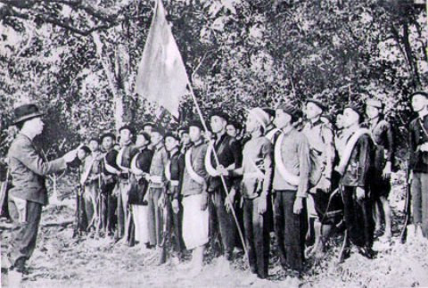 Đội Việt Nam tuyên truyền giải phóng quân.