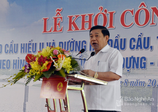 Đồng chí Nguyễn Xuân Đường, Chủ tịch UBND tỉnh phát biểu tại buổi lễ. Ảnh Thanh Lê