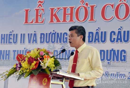 Ông Nguyễn Tuấn Huỳnh, Chủ tịch HĐQT, Tổng Giám đốc Tập đoàn Cienco4 báo cáo quá trình thi công dự án. Ảnh Thanh Lê