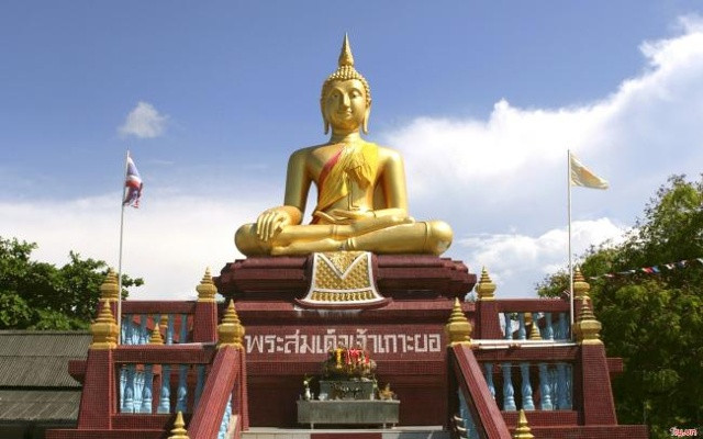 Khoảng trên 90% dân Thái theo đạo Phật. Đâu đâu trên đất Thái cũng có những công trình mang phong cách kiến trúc Phật giáo.