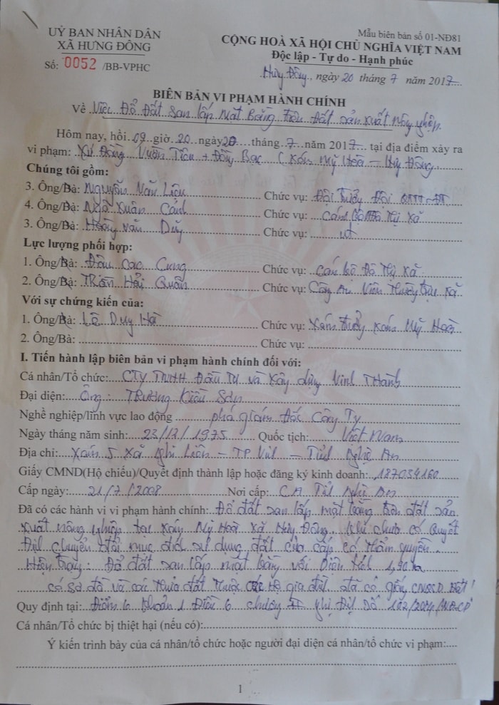 Biên bản vi phạm hành chính đối với Công ty TNHH Đầu tư và xây dựng Vinh Thành do UBND xã Hưng Đông lập ngày 20/7/2017. Ảnh: Nhật Lân