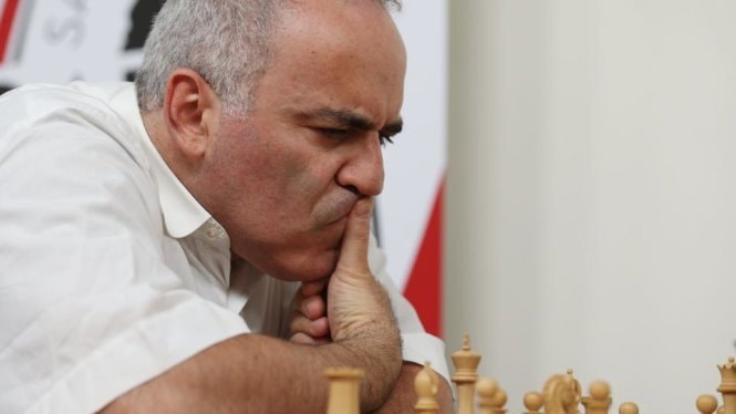 ​Quang Liêm hạ “vua cờ” Garry Kasparov sau 31 nước cờ