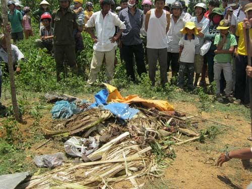 Xác ông Thắng và anh An không còn nguyên vẹn sau vụ nổ bom.