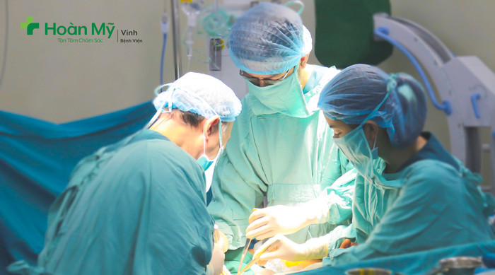 Phẫu thuật bệnh vòng thắt bẩm sinh cho bệnh nhi ở Bệnh viện Quốc tế Vinh.