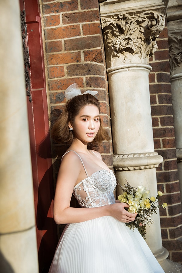 ngoc-trinh-quyen-ru-voi-vay-cuoi-cua-do-long-7
