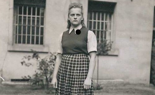 Sinh ngày 7/10/1923 ở Wrechen, bang Mecklenburg-Strelitz, Đức, Irma Grese là nữ nhân viên tại các trại tập trung của Đức Quốc xã là Ravensbruck và Auschwitz, và cũng là một nữ cai ngục ở trại tập trung Bergen-Belsen. Người phụ nữ này từng tra tấn và sát hại nhiều tù nhân bằng những phương pháp man rợ. Năm 1945, Grese lĩnh án tử hình vì những tội ác chống lại nhân loại tại phiên tòa Belsen. Qua đời khi mới chỉ 22 năm 67 ngày tuổi, Grese là người phụ nữ trẻ nhất bị hành quyết đúng theo luật Anh trong thế kỷ 20. Người ta gọi ả là 