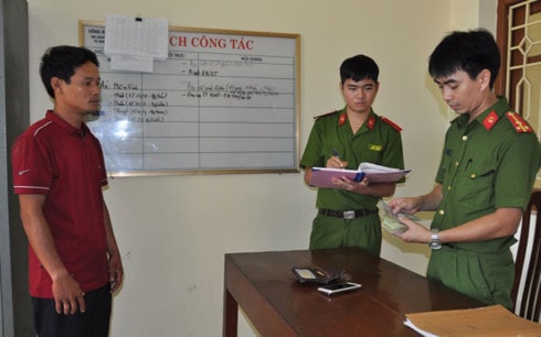 thanh nien lua thieu nu vao nha nghi chup anh nong tong tien hinh 1