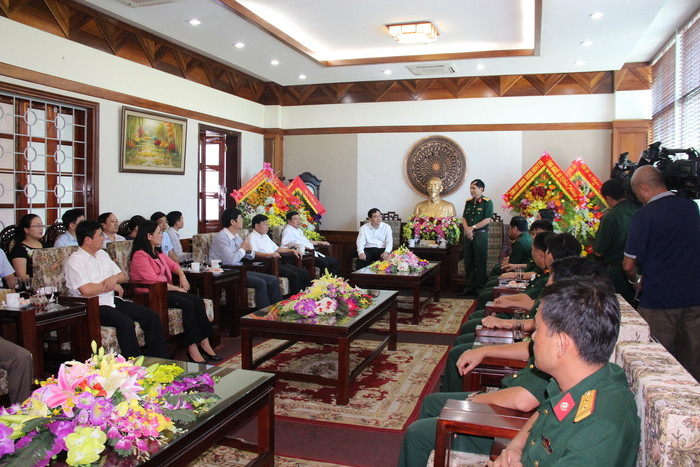 Đại tá Trần Văn Hùng - Chỉ huy trưởng Bộ Chỉ huy Quân sự tỉnh cảm ơn sự quan tâm của tỉnh và hứa sẽ tiếp tục nỗ lực, hoàn thành xuất sắc nhiệm vụ. Ảnh: Mai Hoa