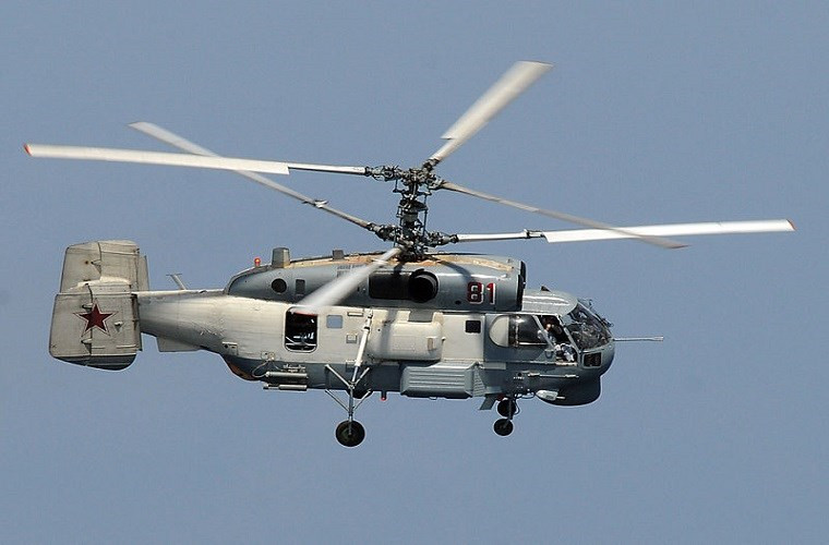 Trực thăng săn ngầm Kamov Ka-27 có lẽ đã quá quen thuộc trong biên chế hải quân các nước trong đó có cả Việt Nam, tuy nhiên ngoài các biến thể quân sự dòng trực thăng này còn có một loạt biến thể khác dành cho các hoạt động dân sự. Nổi bật nhất và thiết thực nhất trong số đó là Ka-32A1. Nguồn ảnh: Wikipedia.