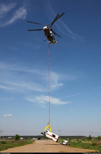 Ngoài cứu hỏa, Ka-32A1 còn có thể tham gia các hoạt động cứu hộ và tìm kiếm trên không khác, khi cabin của nó khi không chứa nước có thể được sử dụng như một khoang cứu hộ khẩn cấp. Nguồn ảnh: Made in Russia.