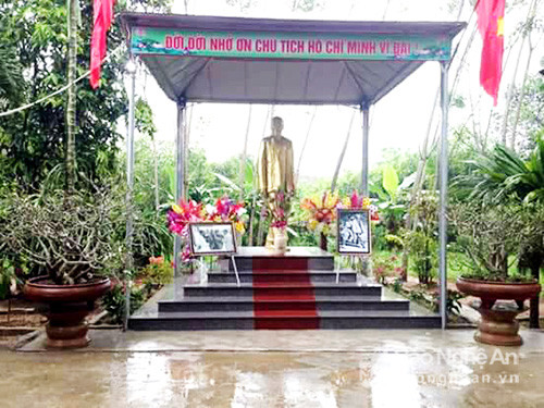 Tượng đài Bác Hồ trong vườn nhà NNUT Nguyễn Nghĩa Hợi (xã Nghĩa Hội, huyện Nghĩa Đàn). Ảnh: Huy Thư.