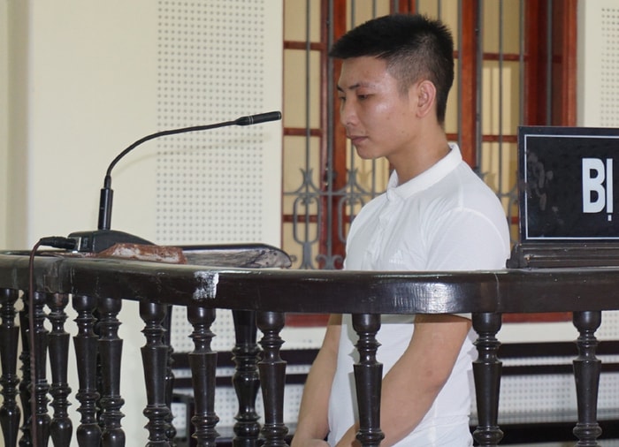 Đối tượng Đinh Viết Dũng tại tòa. Ảnh: Như Bình