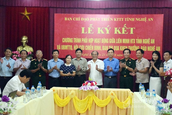 Lễ ký kết giữa 4 cơ quan với Liên minh HTX tỉnh thành công tốt đẹp. Ảnh: Xuân Xoàng