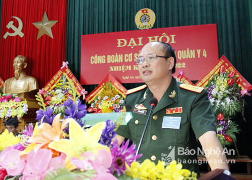 Đồng chí Đại tá Trần Minh Tuấn, Bí thư Đảng ủy, chính ủy Bệnh viện phát biểu chỉ đạo Đại hội. Ảnh: Hữu Mười