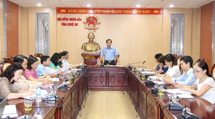 Ông Hoàng Viết Đường - Ủy viên Ban Chấp hành Đảng bộ tỉnh, Phó Chủ tịch HĐND tỉnh chủ trì cuộc làm việc. Ảnh: Mai Hoa