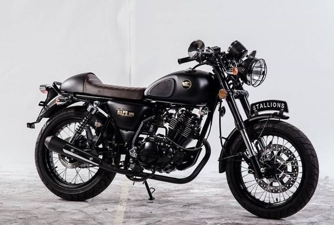 Sở hữu ngoại hình khá đẹp, Stallions Cafe Mega lấy cảm hứng từ phong cách Cafe Racer huyền thoại. Bên cạnh đó, hai dòng xe khác là Tracker và Siam đều có thiết kế khá bắt mắt. Stallions Cafe Mega trang bị động cơ xy-lanh đơn, SOHC, dung tích 147 cc làm mát bằng không khí công suất 13 mã lực, đi kèm hộp số 5 cấp.