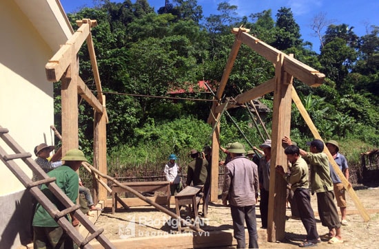 Năm học mới sắp bắt đầu, ngoài nỗi lo về chất lượng học sinh, những người giáo viên vùng cao vẫn còn nhiều nỗi lo khác về cơ sở vật chất, trường lớp. Hi vọng của họ là có được một mái trường, một nơi ở kiên cố để gieo chữ. Ảnh: Đào Thọ