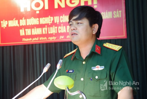 Thượng tá Thái Đức Hạnh, Phó Bí thư Đảng ủy Quân sự, Chính ủy Bộ CHQS tỉnh phát biểu giao nhiệm vụ cho lớp tập huấn. Ảnh: Phong Quang