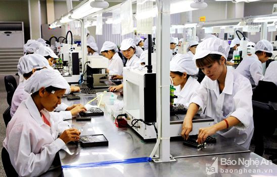 Hoạt động tại Nhà máy điện tử BSE trong KKT Đông Nam Nghệ An. Ảnh: Nguyên Nguyên 