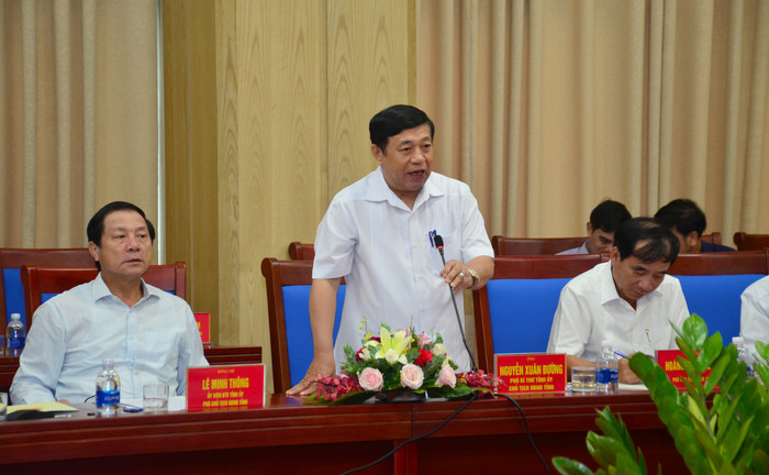 Chủ tịch UBND tỉnh Nguyễn Xuân Đường phát biểu tại cuộc làm việc. Ảnh: Thành Duy