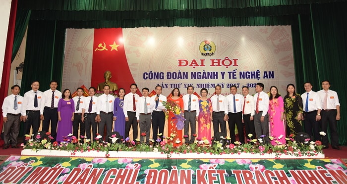 BCH Công đoàn ngành Y tế khoá XIV nhiệm kỳ 2017-2022 ra mắt đại hội. Ảnh: Thanh Hoa