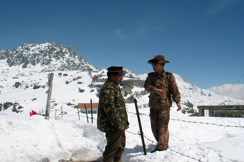 File photo of an Indian army officer talking to a Chinese soldier at the Nathu-la pass on the countrys northeastern border with China. (Photo: Reuters)