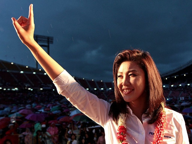 Bà Yingluck từng tốt nghiệp khoa Chính trị học và Hành chính công thuộc Đại học Chiang Mai năm 1988 và có bằng thạc sĩ ngành Hành chính công của Đại học Kentucky, Mỹ, vào năm 1991. Trước khi đến với chính trường, bà là một doanh nhân thành đạt. Ảnh: Getty.