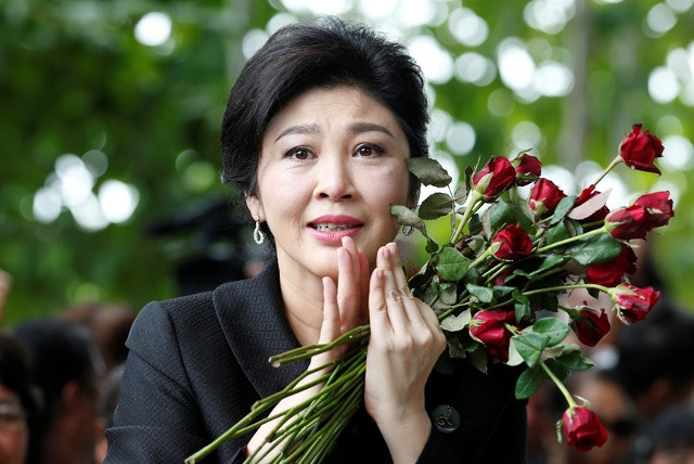 Tòa án Tối cao vừa ra lệnh truy nã Yingluck Shinawatra sau khi bà không xuất hiện tại phiên tuyên án sáng 25/8. Tòa hoãn việc công bố bản án tới ngày 27/9. Nếu bị kết tội, nữ thủ tướng đầu tiên của xứ Chùa Vàng sẽ phải đối mặt với tối đa 10 năm tù giam và bị cấm tham gia các hoạt động chính trị trong vòng 5 năm.