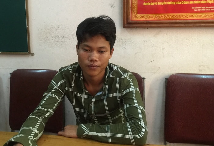 Đối tượng Ngân Văn Hiền tại CQĐT Công an huyện Tương Dương. Ảnh: Trọng Tấn