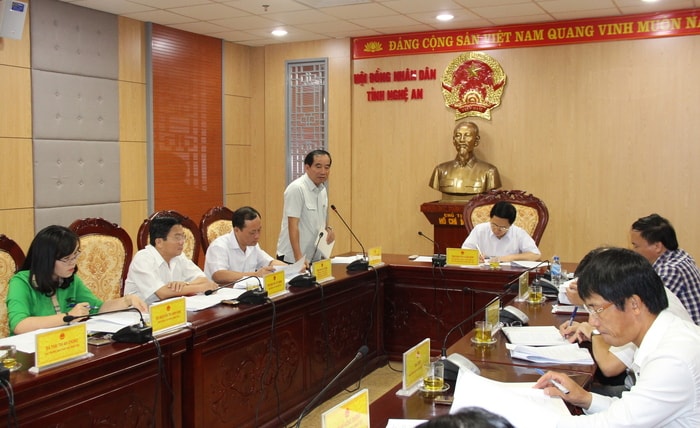 Phó Chủ tịch HĐND tỉnh Hoàng Viết Đường, cho rằng: Việc theo dõi, đôn đốc các cấp, các ngành thực hiện các kết luận chất vấn, kết luận giám sát của Thường trực và các Ban HĐND tỉnh cũng như giải quyết đơn thư tố cáo của công dân, kiến nghị, phản ánh của công dân chưa được nhiều.