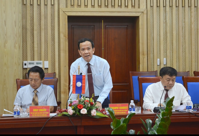 Đồng chí Xúc-khăm-phết Hương-bút-xi - Phó Chủ nhiệm Ban Kiểm tra Trung ương, Phó Tổng Thanh tra Chính phủ Lào cảm ơn những tình cảm tốt đẹp của tỉnh Nghệ An. Ảnh: Thu Giang