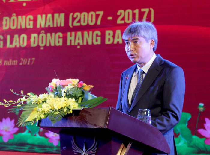 Ông Võ Văn Hải - Trưởng Ban KKT Đông Nam báo cáo thành tích 10 năm hoạt động và những giải pháp thực hiện nhiệm vụ trong những năm tới. Ảnh: Nguyên Sơn